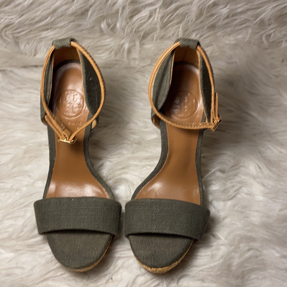 EUC Tory Burch Olive Green Amina Platform Stilettos - Picture 4 of 13